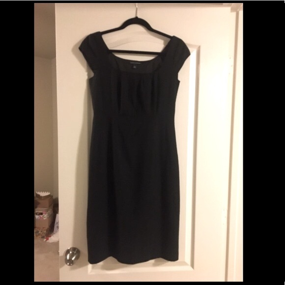 Banana Republic LBD in Wool - Size 4 - Picture 2 of 7